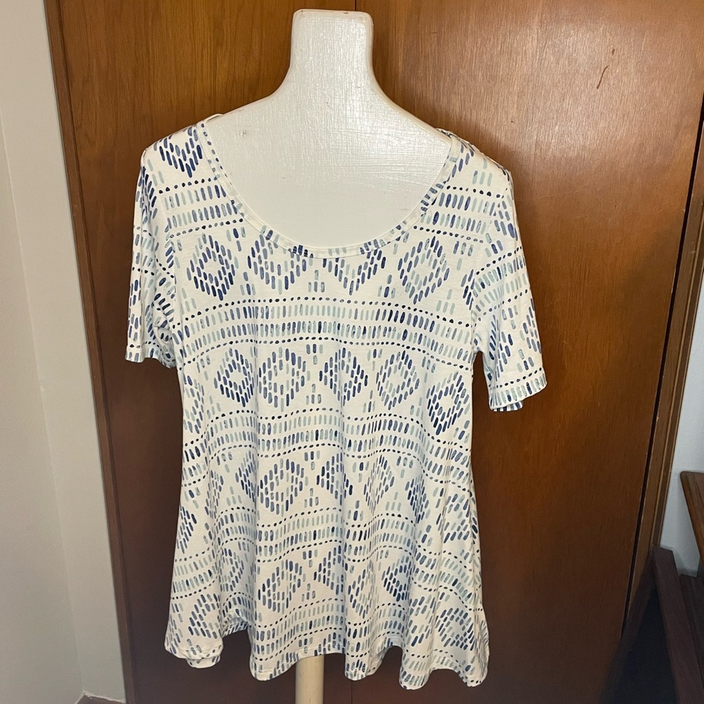 EUC LulaRoe Perfect Tee
